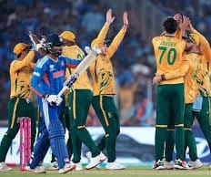 IND vs SA: टी20 वर्ल्ड कप 2026 सुपर-8 में भारत को 76 रनों से हार, बल्लेबाज़ी भारी पड़ी 2 s.a vs india