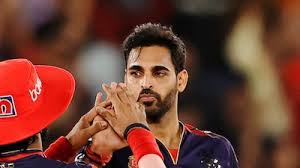 RCB को बड़ा झटका: तीन मुख्य गेंदबाज बाहर, SRH के खिलाफ 20 ओवर कौन डालेगा? 2 download 4 19