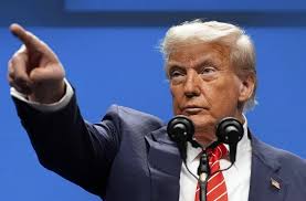 ईरान पर भीषण हमला: ट्रंप का दावा—48 शीर्ष कमांडर ढेर, खामेनेई की मौत की अटकलों के बीच नई सत्ता बातचीत को तैयार 2 trump