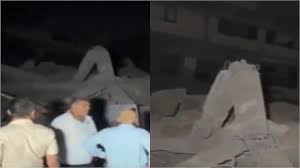 दिल्ली के महरौली में बड़ा हादसा, पांच मंजिला इमारत ढही; मलबे में कई लोगों के फंसे होने की आशंका, रातभर चला रेस्क्यू ऑपरेशन 2 download 4 14