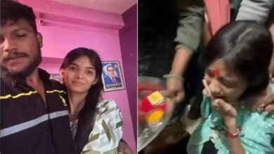 प्रेमी की लाश से शादी करने वाली युवती ने छोड़ा ससुराल, प्रताड़ना के आरोपों से मामला फिर सुर्खियों में 2 6a2e170abec61 woman who married lover corpse leaves his house after harassment allegation 145045155 16x9 1
