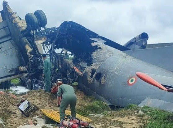 असम में भारतीय वायुसेना का AN-32 विमान हादसे का शिकार, जोरहाट एयरबेस पर लैंडिंग के दौरान दुर्घटना 1 assam news