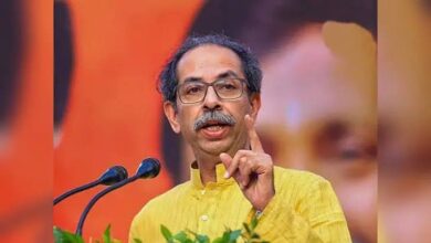 शिवसेना (UBT) में बढ़ी अंदरूनी हलचल, सांसदों की नाराजगी से उद्धव ठाकरे की चिंता बढ़ी; डैमेज कंट्रोल में जुटा नेतृत्व 2 images 16