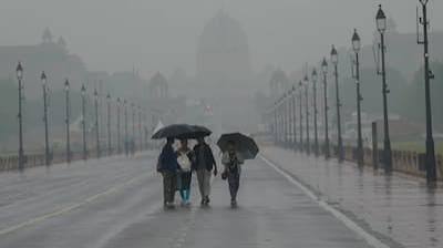 दिल्ली-एनसीआर और यूपी में मौसम का बदला मिजाज, आंधी-तूफान और बारिश का अलर्ट; गर्मी से मिलेगी राहत 1 images 3 4