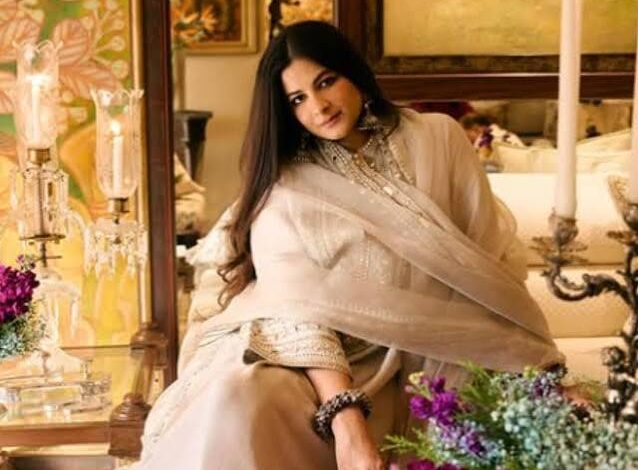 रिया कपूर की अमेरिका यात्रा के दौरान 1.35 करोड़ रुपये के हीरे के झुमके चोरी, मुंबई पुलिस ने शुरू की जांच 1 images 7 3