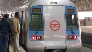 दिल्ली मेट्रो यात्रियों को बड़ी राहत, राजीव चौक समेत सभी प्रमुख स्टेशनों के गेट फिर खुले, सामान्य हुई सेवाएं 2 Delhi metro