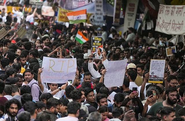 जंतर-मंतर बना Gen Z आंदोलन का नया केंद्र, छात्रों के विरोध प्रदर्शन ने बदली प्रदर्शन की परंपरागत तस्वीर 1 images 26