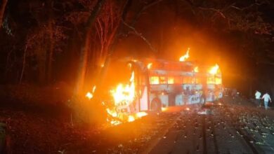 बेंगलुरु में मेट्रो स्टेशन के पास धू-धू कर जली केरल परिवहन निगम की बस, समय रहते यात्रियों को उतारकर टला बड़ा हादसा 2 images 3 2