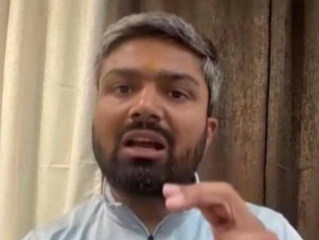 E20 पेट्रोल पर फिर छिड़ी बहस: मनीष कश्यप के दावे से बढ़ा विवाद, टोयोटा ने दी सफाई 1 images 9