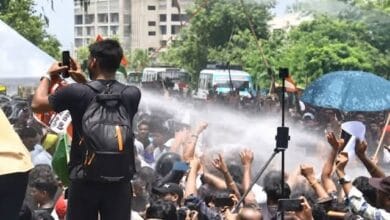 झारखंड में छात्रों का विधानसभा मार्च, बैरिकेडिंग तोड़ने पर लाठीचार्ज और वाटर कैनन का इस्तेमाल 2 images 1 8