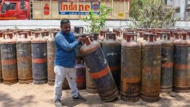 1 अगस्त से सस्ता हुआ कमर्शियल LPG सिलेंडर, कई शहरों में ₹200 तक की राहत; घरेलू सिलेंडर के दाम यथावत 2 images 10