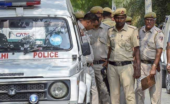 चलती बस में 16 साल की नाबालिग से कथित यौन शोषण, ड्राइवर और कंडक्टर पर गंभीर आरोप 1 images 3 28