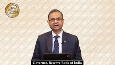 RBI ने रेपो रेट 5.25% पर रखा बरकरार, गवर्नर संजय मल्होत्रा बोले- वैश्विक अनिश्चितताओं के बीच 'न्यूट्रल' रुख रहेगा जारी 3 images 4 4