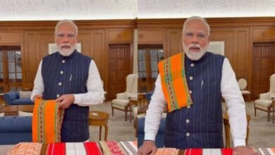 राष्ट्रीय हथकरघा दिवस पर पीएम मोदी की अपील, बोले- स्थानीय वस्त्र अपनाएं और ‘GRWM’ ट्रेंड से जुड़ें 3 images 4 6