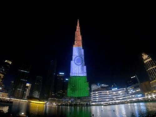 भारत के 80वें स्वतंत्रता दिवस पर तिरंगे में रंगा बुर्ज खलीफा, दुबई से दिखी भारत-UAE दोस्ती की खास तस्वीर 1 images 5 14
