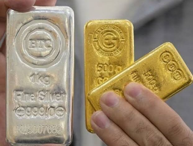 सोना-चांदी के दाम में बड़ी गिरावट, आज फिर सस्ता हुआ Gold-Silver; जानें दिल्ली से पटना तक के ताजा रेट 1 images 6 15