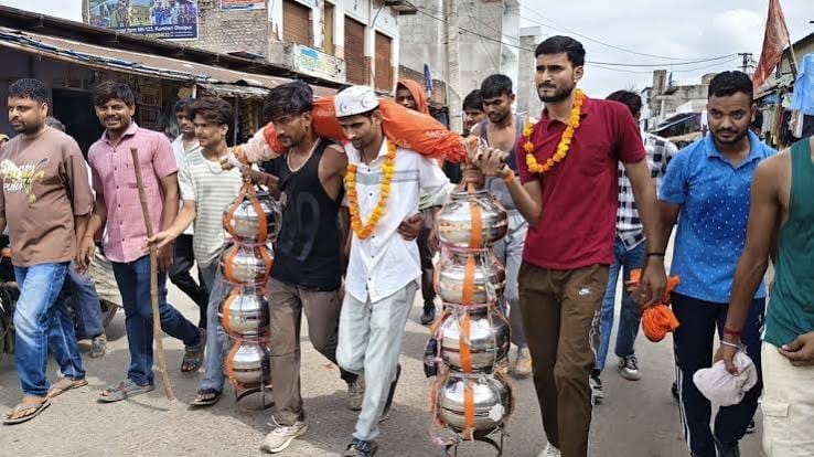 कांवड़ यात्रा में सांप्रदायिक सौहार्द की मिसाल, हिंदू-मुस्लिम दोस्तों ने 101 लीटर गंगाजल से किया 800 साल पुराने शिवलिंग का जलाभिषेक 1 images 7 2