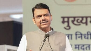 दिल्ली जाने की अटकलों पर देवेंद्र फडणवीस का बड़ा बयान, बोले- महाराष्ट्र और मुंबई में ही रहूंगा 3 images 8 10