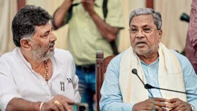 कर्नाटक में 75% आरक्षण की मांग से बढ़ी कांग्रेस की मुश्किल, सिद्धारमैया ने शिवकुमार सरकार को घेरा 2 images 2 8