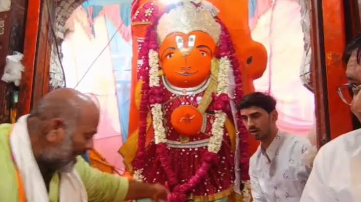 उज्जैन के खड़े हनुमान को हटाने पर बवाल, प्रशासन ने लिया यू-टर्न; श्रद्धालुओं के विरोध के आगे रुका फैसला 1 images 3 9