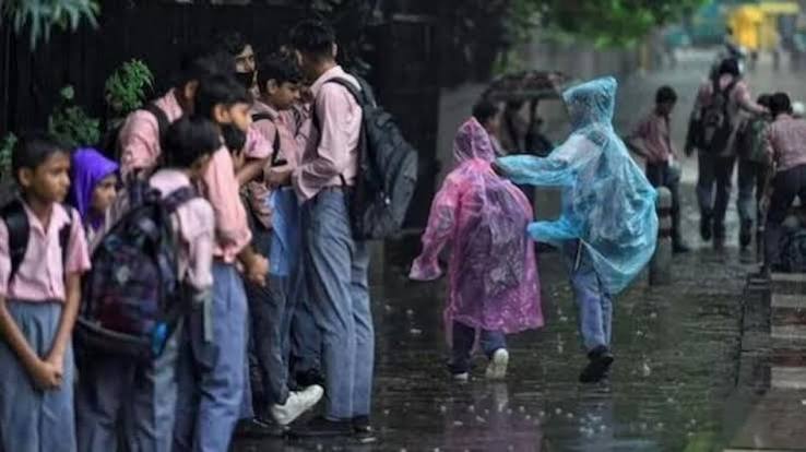 UP School Closed: भारी बारिश के बीच यूपी के कई जिलों में स्कूल बंद, छत्तीसगढ़-झारखंड में भी छुट्टी; IMD का अलर्ट 1 images 4 24