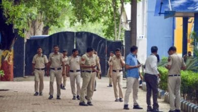कालकाजी पार्क यौन शोषण मामले में साजिश का एंगल, आरोपी के पास से पिस्टल-चाकू बरामद; फोन में मिले अश्लील वीडियो 5 images 5 22