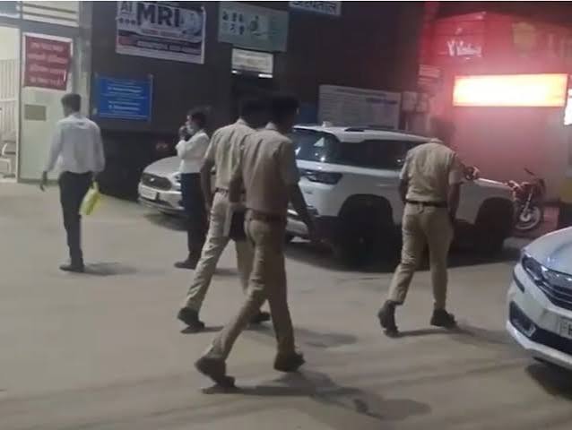 गुरुग्राम में PG संचालक को घर के बाहर मारी गोली, पैसों के विवाद में हमले की आशंका 1 images 5 8
