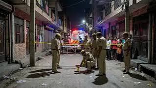 दिल्ली के कश्मीरी गेट में ई-रिक्शा रोककर चाकूबाजी, लूट का विरोध करने पर हमला; एक की मौत, दो घायल 3 images 8 13