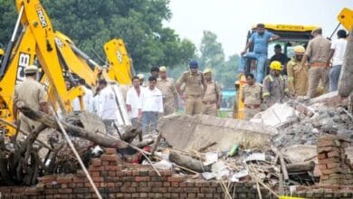 कौशांबी ब्लास्ट के बाद बड़ा एक्शन, मुख्य आरोपी नौशाद एनकाउंटर में गिरफ्तार; बेटे आदिल पर NSA, 9 पुलिसकर्मी सस्पेंड 2 images 9