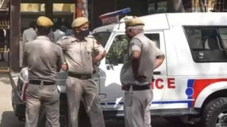 दिल्ली के कालकाजी में प्रॉपर्टी डीलर बंटी घड़ियाल की हत्या, इमारत में हाथापाई के बाद नीचे गिरने से मौत 1 images 9 7