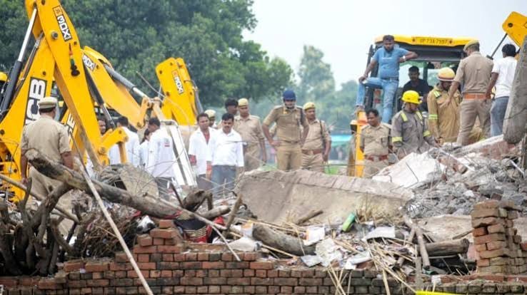 कौशांबी ब्लास्ट के बाद बड़ा एक्शन, मुख्य आरोपी नौशाद एनकाउंटर में गिरफ्तार; बेटे आदिल पर NSA, 9 पुलिसकर्मी सस्पेंड 1 images 9