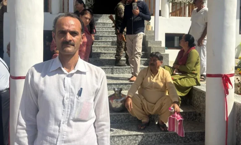 कश्मीर में 111 मंदिरों की देखभाल का दावा, मुस्लिम शख्स जाहूर अहमद डार बोले- आस्था से बढ़कर कुछ नहीं 1 zahoor ahmed dar 1790218564