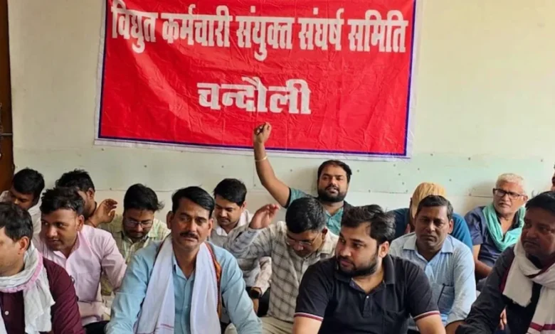 दिवाली से पहले यूपी के बिजलीकर्मियों को बड़ी राहत, 20 हजार से ज्यादा कर्मचारियों की वापसी का रास्ता साफ; 60 साल तक कर सकेंगे काम 1 6acc483159ed4 yogi government big relief for 25000 electricity workers fired before diwali 123840378 16x9 1