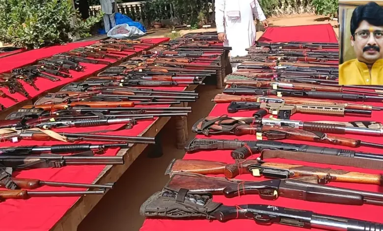 6ad82a1f7dc4e mla raja bhaiya performing shastra puja worship of weapons in kunda photo itg 204055737 16x9 1