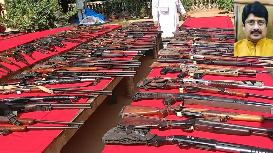6ad82a1f7dc4e mla raja bhaiya performing shastra puja worship of weapons in kunda photo itg 204055737 16x9 1