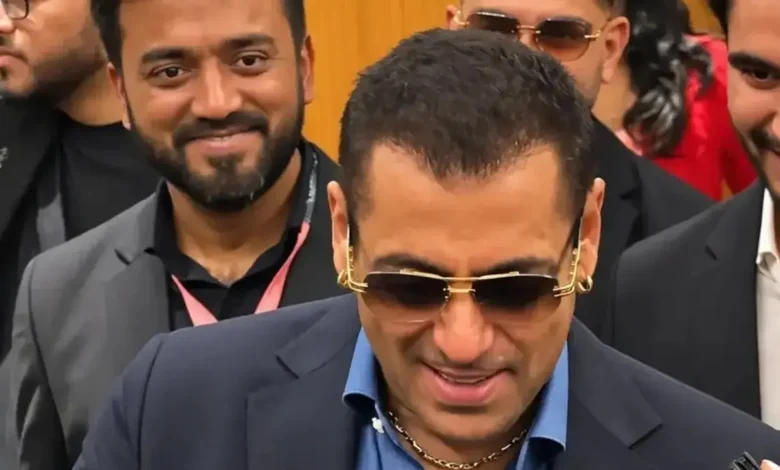 सलमान खान ने YouTube पर किया डेब्यू, शॉर्ट्स पहनकर पहुंचे कैमरे के सामने, बोले- ‘शुरू से शुरू करते हैं’ 1 e37qi9j4 salman khan 625x300 07 October 26