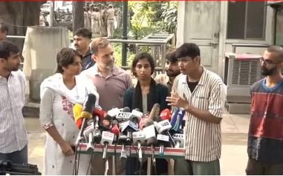 राहुल गांधी के साथ आए NSUI प्रदर्शनकारियों का दिल्ली पुलिस पर गंभीर आरोप, बोले- सिर पर डंडा मारा और चेहरा नोंचा 1 images 1 11
