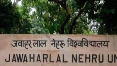11 छात्राओं की शिकायत के बाद प्रोफेसर अंगोमचा बिमोल अकोइजम बर्खास्त, यौन उत्पीड़न के आरोपों पर विश्वविद्यालय की कार्रवाई 4 images 1 7