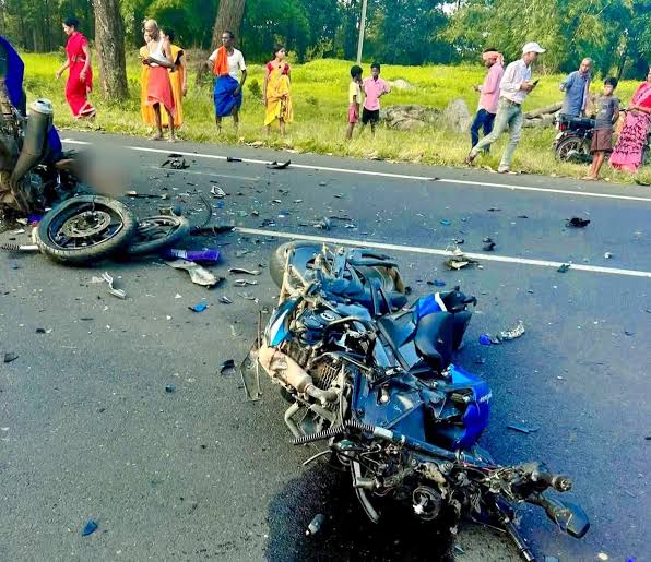 हैदराबाद में तेज रफ्तार बाइक पेड़ से टकराई, हवा में उछले दो युवक; CCTV में कैद हुआ दर्दनाक हादसा 1 images 21