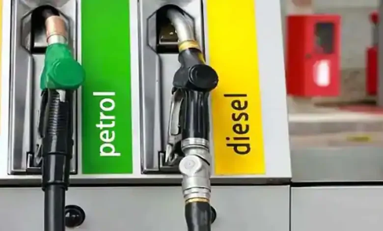 Petrol Diesel Price Today: पेट्रोल-डीजल के दाम आज भी स्थिर, जानें दिल्ली समेत आपके शहर में कितना है रेट 1 petrol diesel rates 1 sixteen nine